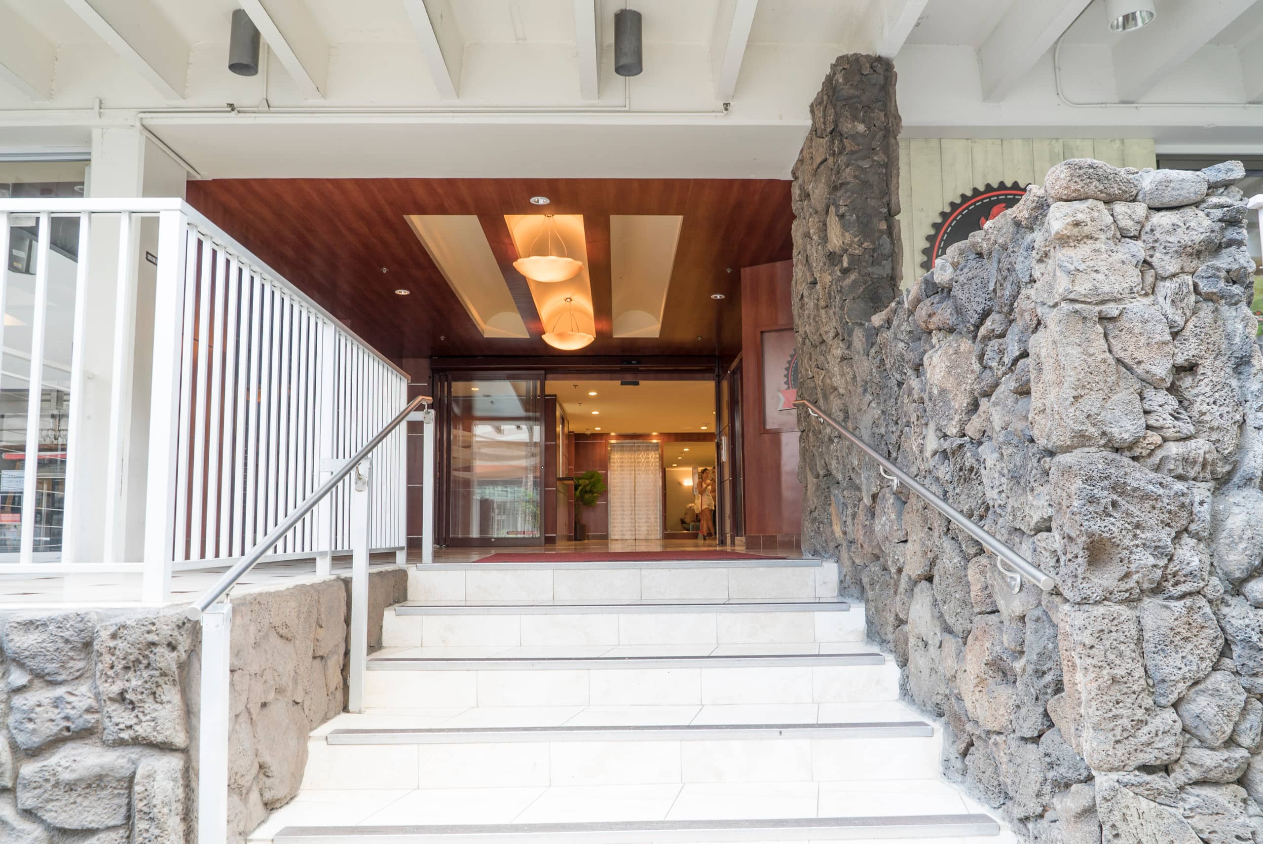 Condo in Honolulu · ★4.4 · 1 bedroom · 2 beds · 1 private bath - Image 8
