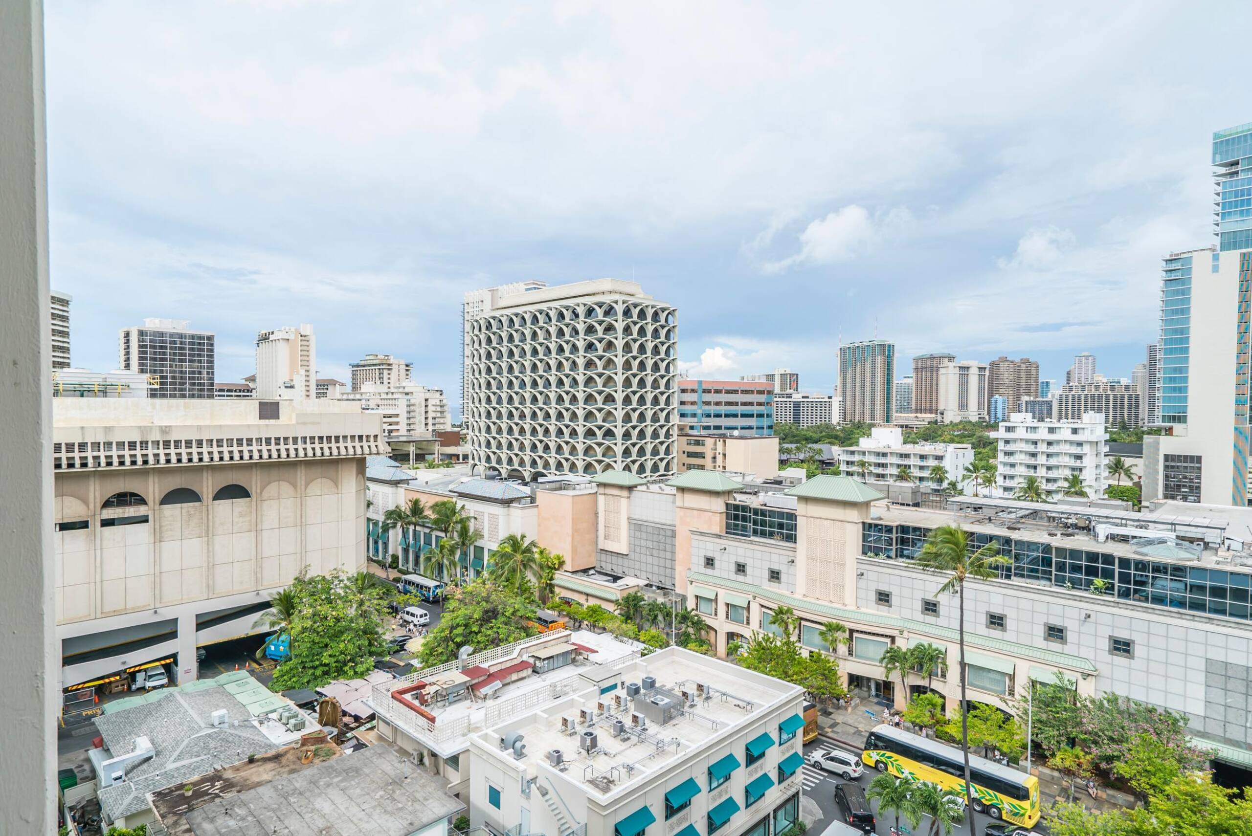 Condo in Honolulu · ★4.4 · 1 bedroom · 2 beds · 1 private bath - Image 32