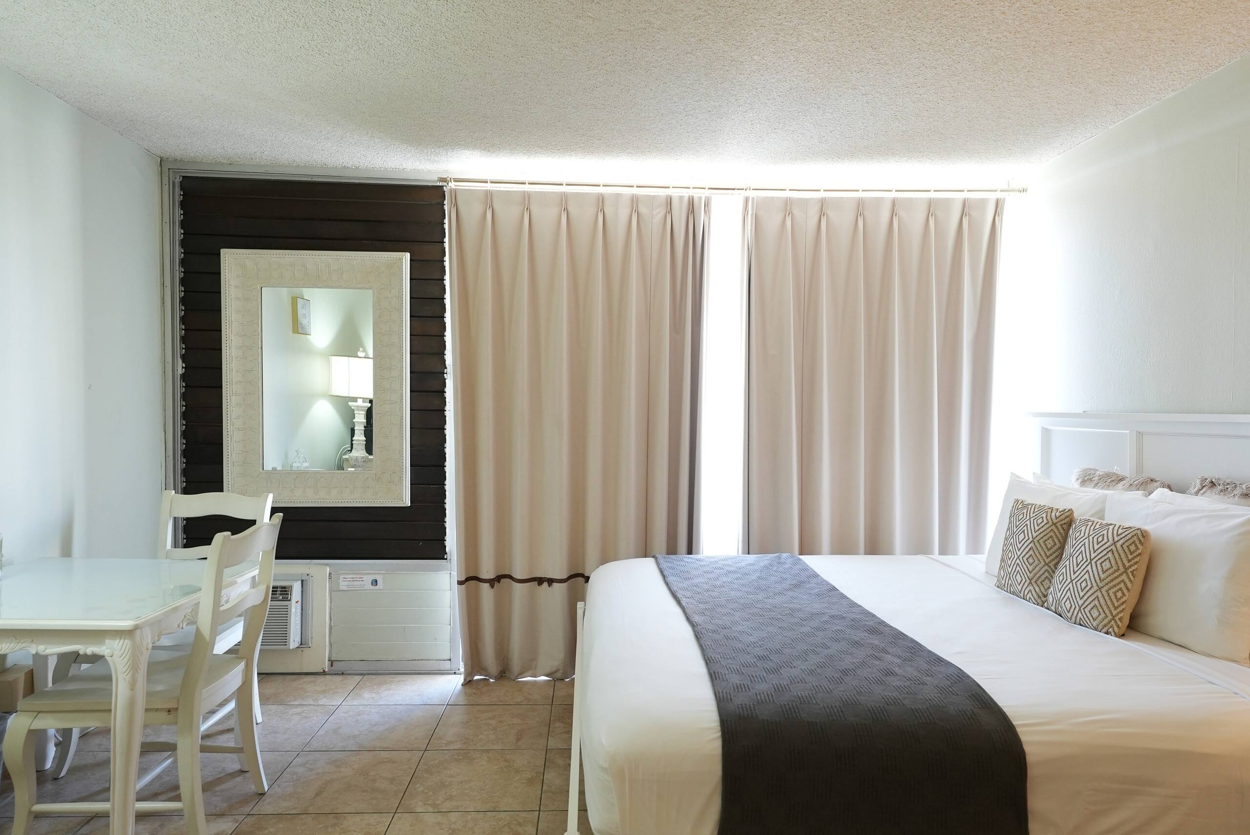 Condo in Honolulu · ★4.4 · 1 bedroom · 2 beds · 1 private bath - Image 17