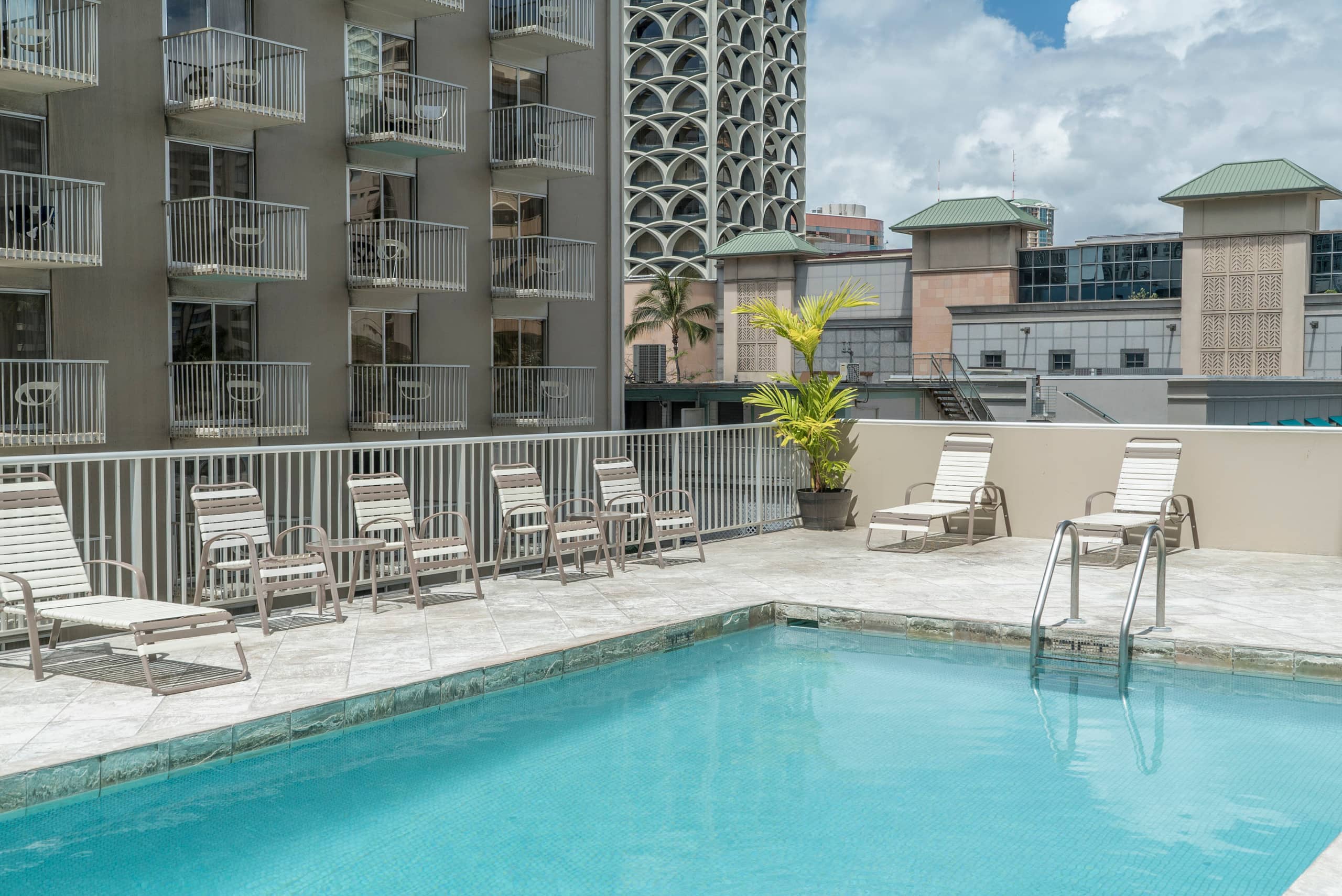 Condo in Honolulu · ★4.4 · 1 bedroom · 2 beds · 1 private bath - Image 4