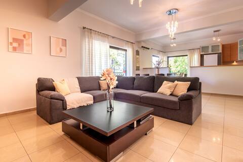 Phaedrus Living: Moschato City Flat