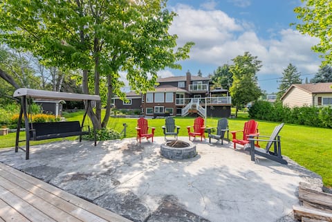 Sunrise Luxury Retreat with Hot Tub