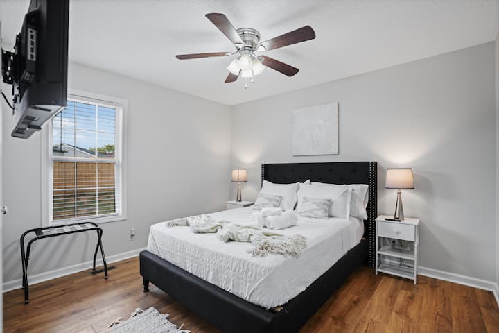 Cama tamaño queen [Lámparas inteligentes de 43 pulgadas con USB y puertos USB-C]