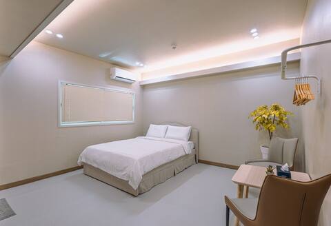 Simple and modern interior retreat