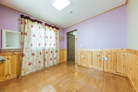 Comfortable accommodation with a view of the blue East Sea Doyosae Separate Family Room