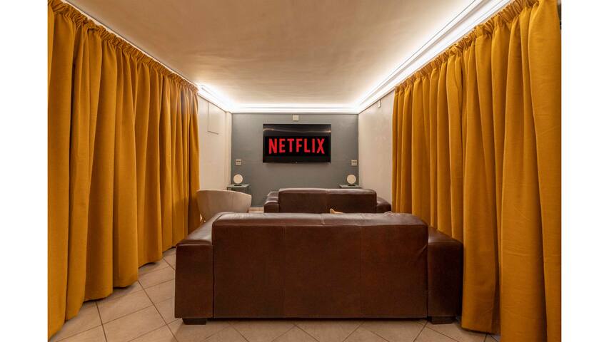 Sunny Penthouse + Cinema Room gallery image 3