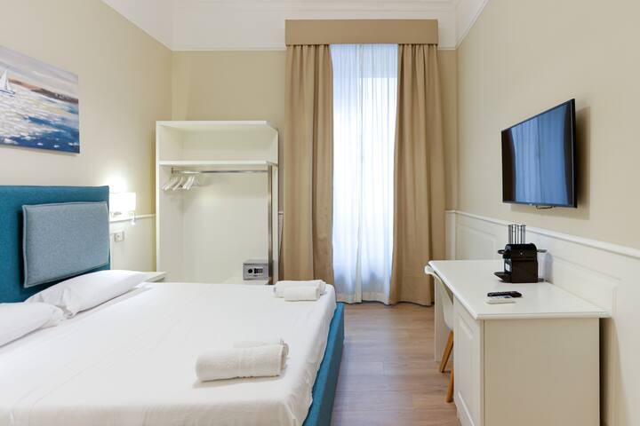 Apartment for 6 persons with 3 bathrooms in Chiaia gallery image 4