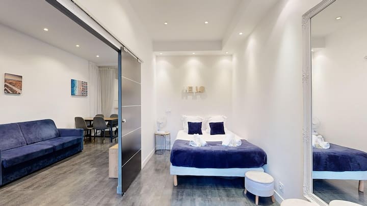 Поглед на спалната и дневната соба 