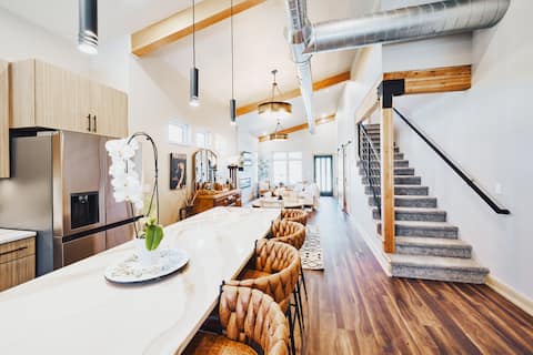 Top performing Airbnb: Your Sheridan Spring Retreat Awaits in Sheridan