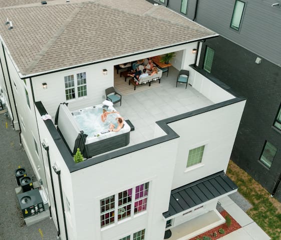 Two New Homes | 2mi to Broadway| Rooftop HotTub
