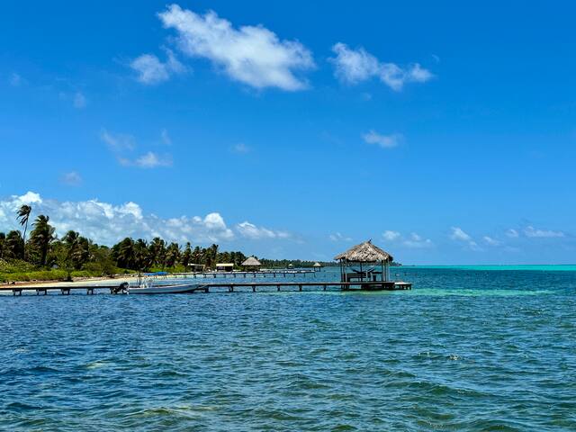 Spacious 7BR Beach Retreat – Ideal for Events gallery image 5