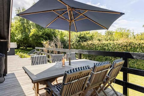 Idyllic summer house close to beach and forest