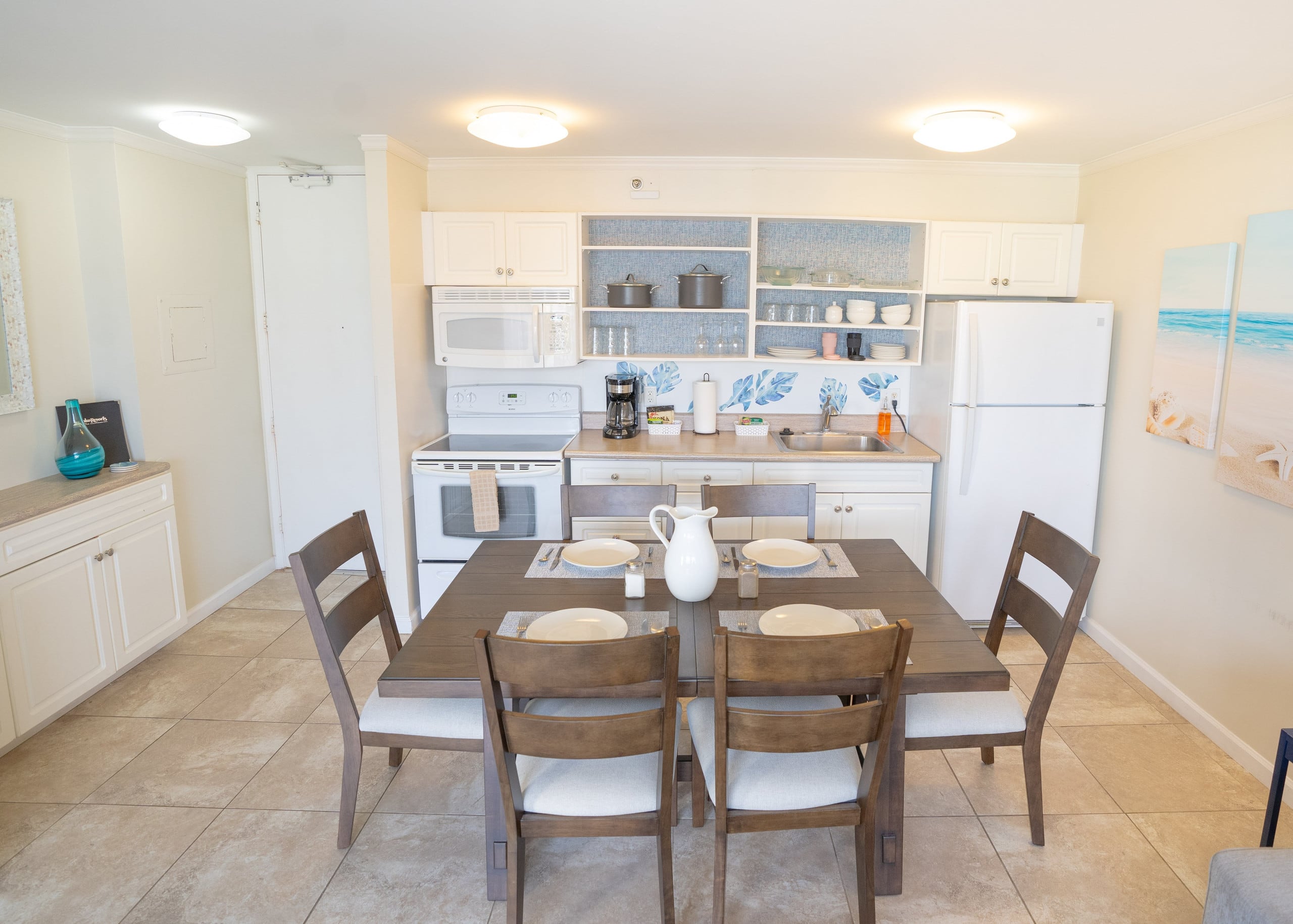 Condo in Honolulu · ★4.38 · 1 bedroom · 3 beds · 1 private bath - Image 4