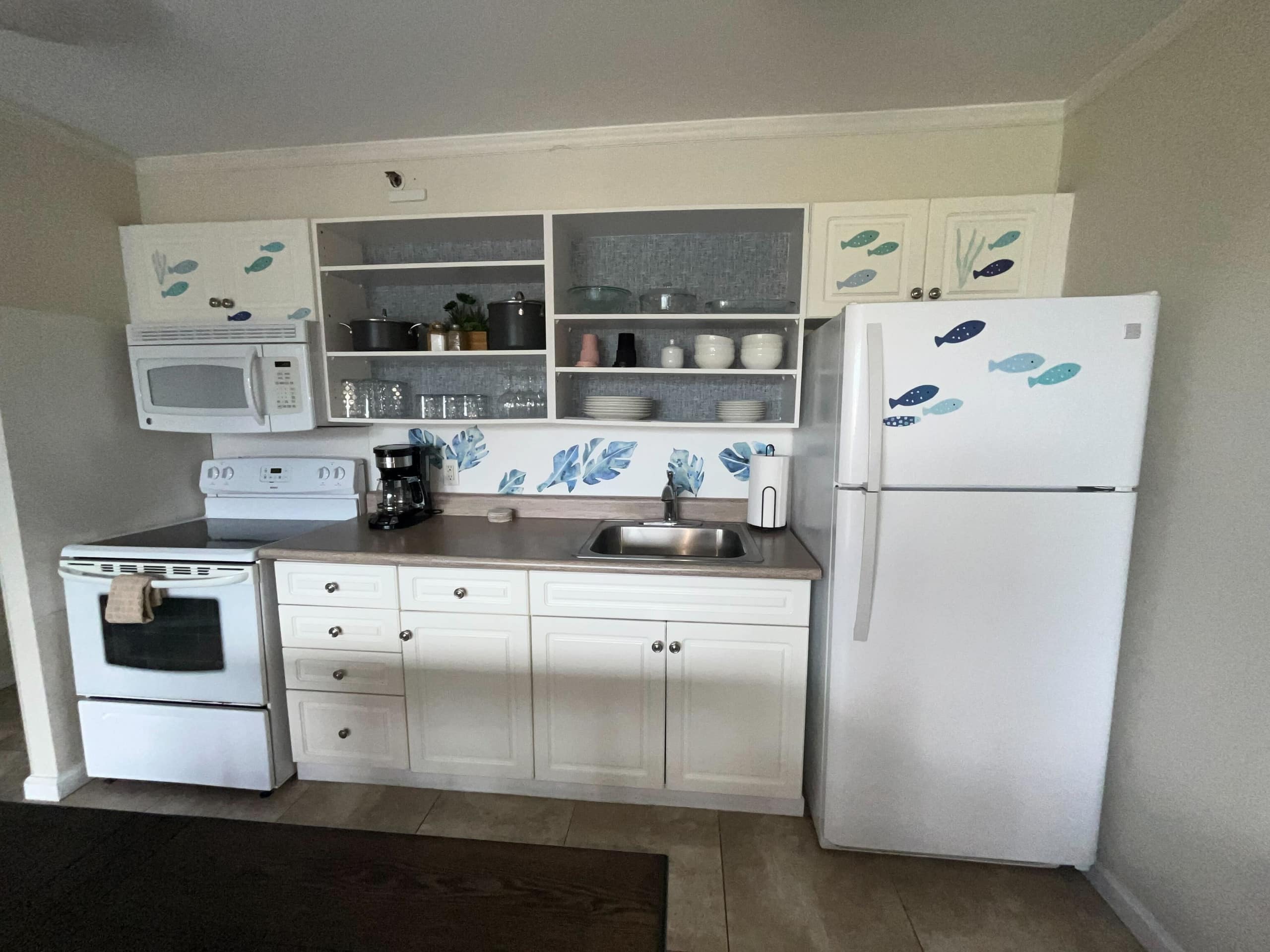 Condo in Honolulu · ★4.38 · 1 bedroom · 3 beds · 1 private bath - Image 7