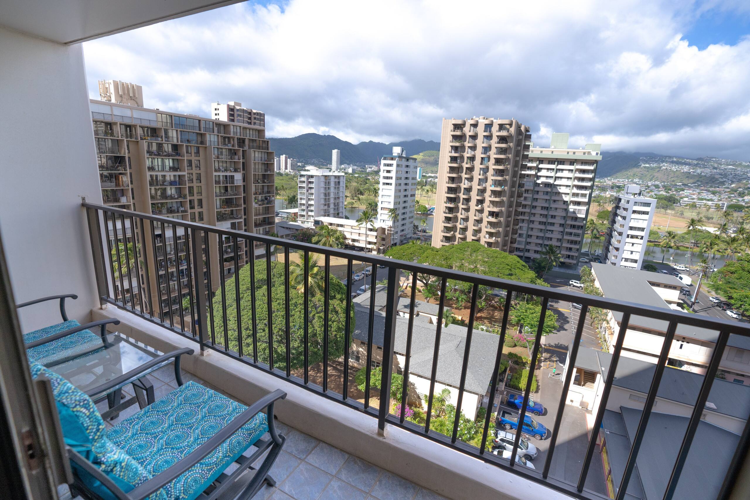 Condo in Honolulu · ★4.38 · 1 bedroom · 3 beds · 1 private bath - Image 25