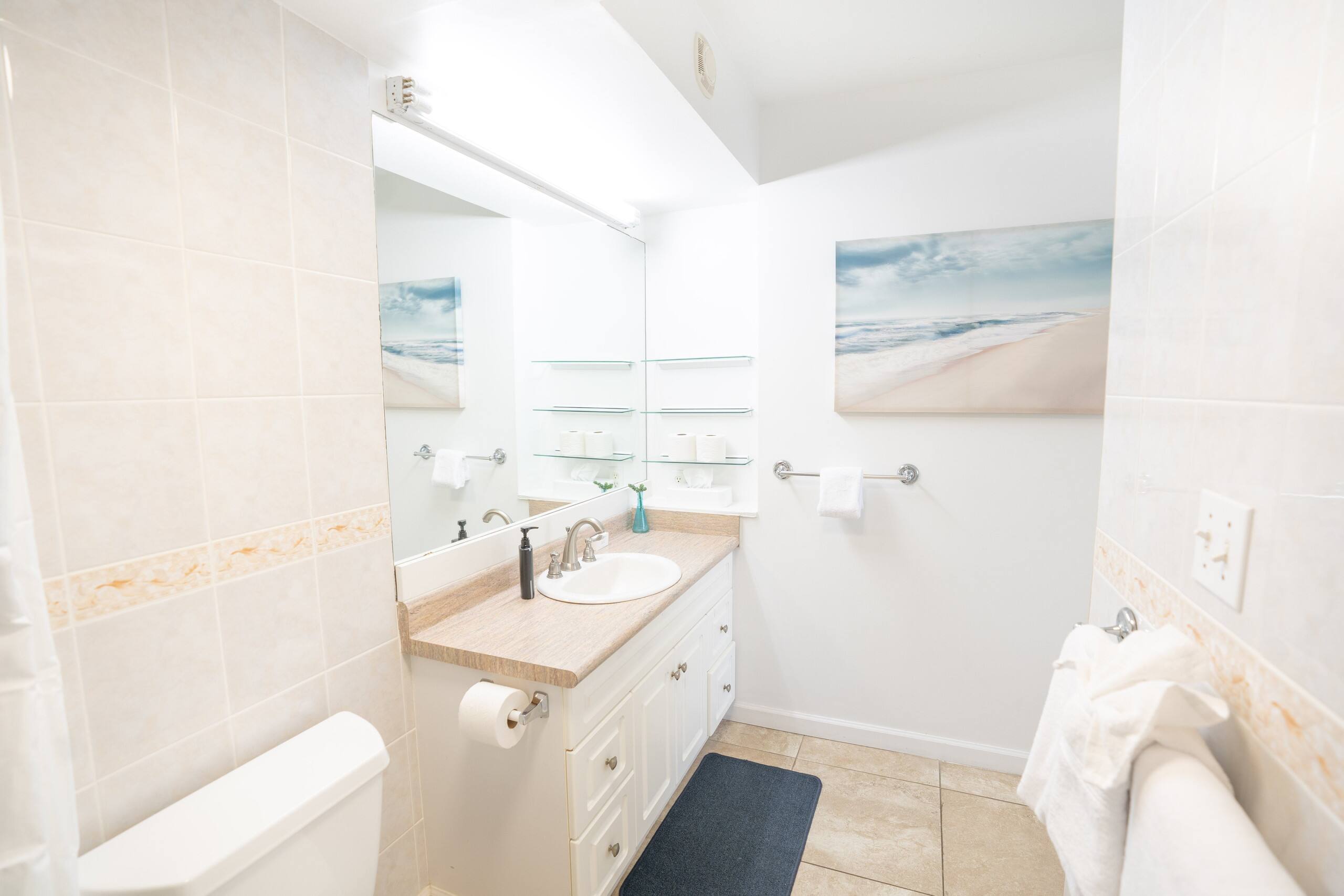 Condo in Honolulu · ★4.38 · 1 bedroom · 3 beds · 1 private bath - Image 16