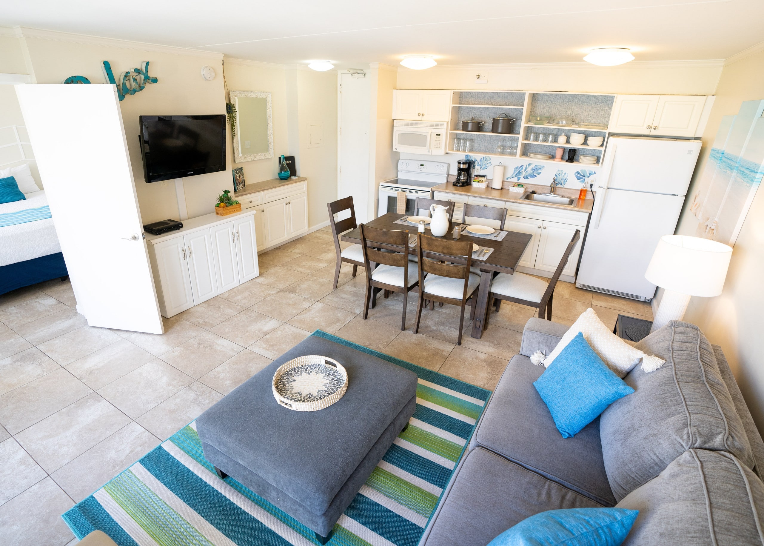 Condo in Honolulu · ★4.38 · 1 bedroom · 3 beds · 1 private bath - Image 9