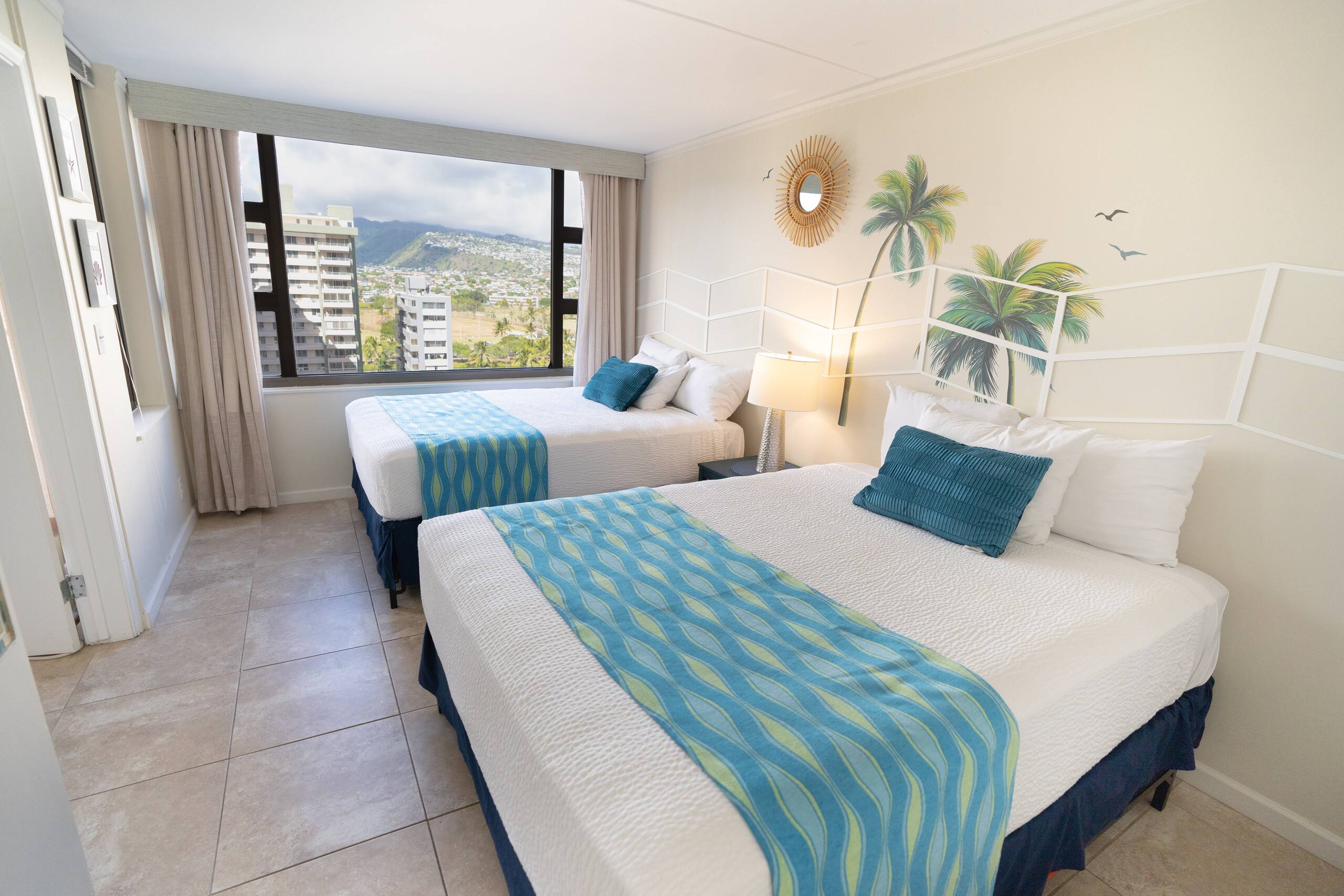 Condo in Honolulu · ★4.38 · 1 bedroom · 3 beds · 1 private bath - Image 5