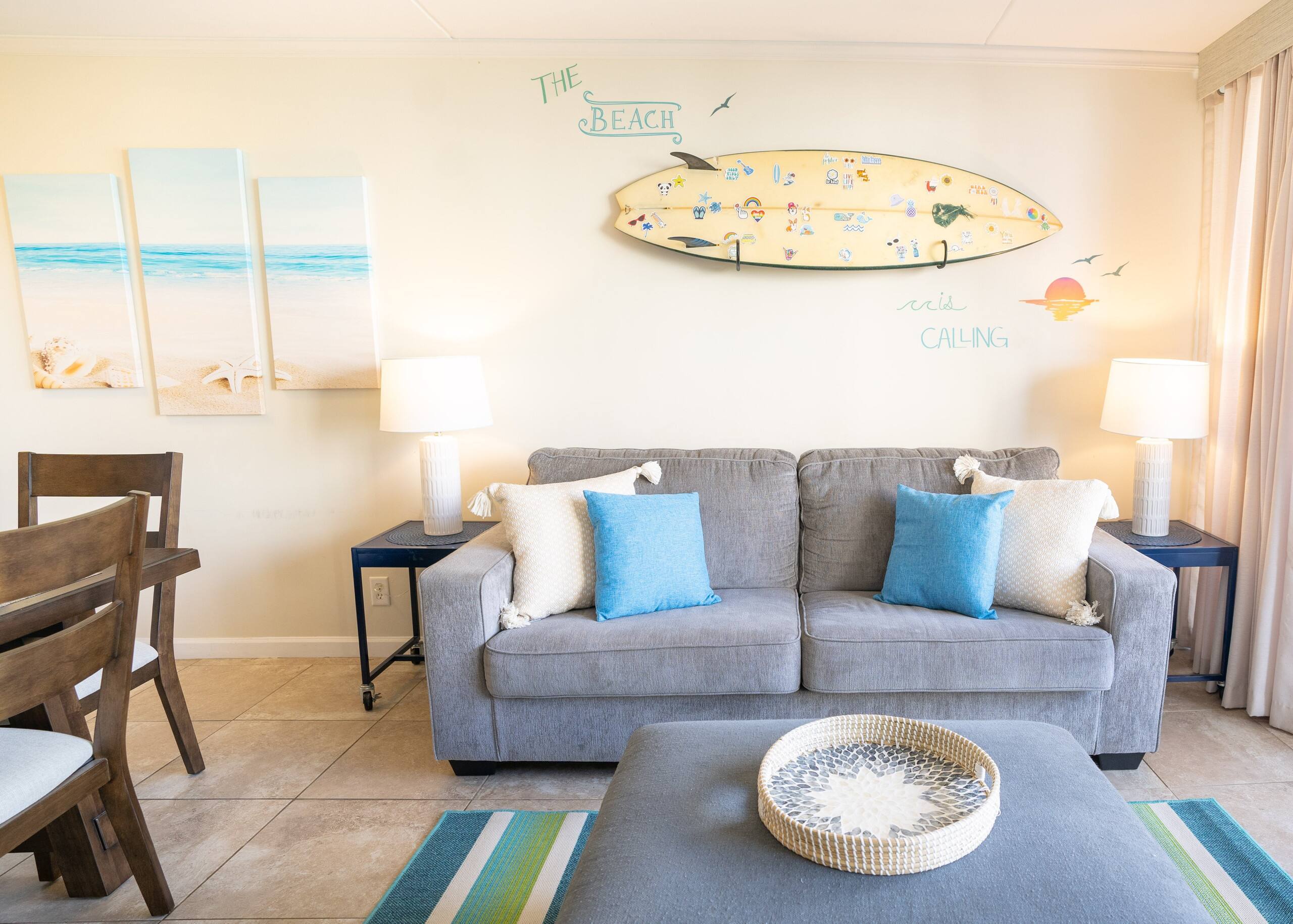 Condo in Honolulu · ★4.38 · 1 bedroom · 3 beds · 1 private bath - Image 3
