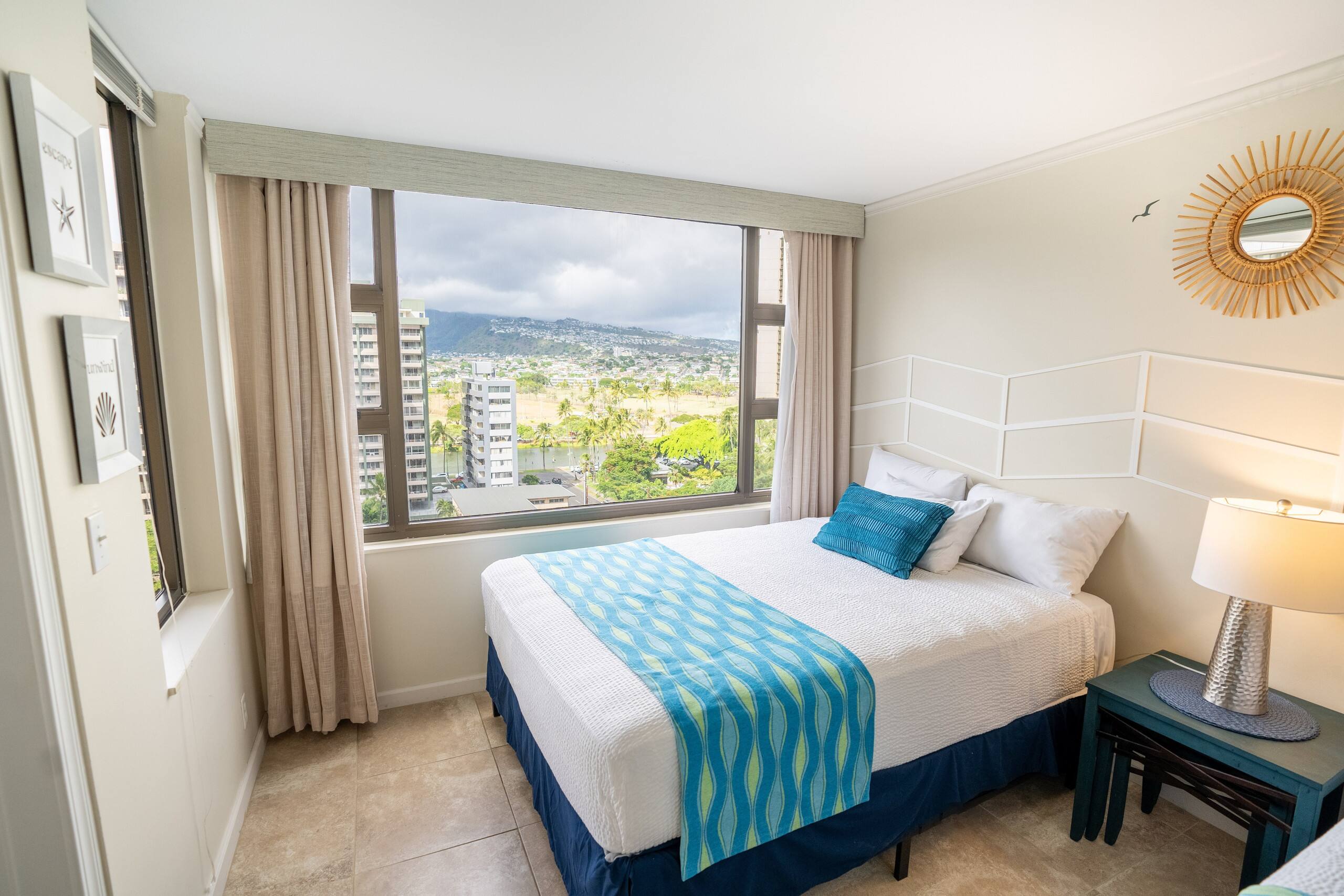 Condo in Honolulu · ★4.38 · 1 bedroom · 3 beds · 1 private bath - Image 29