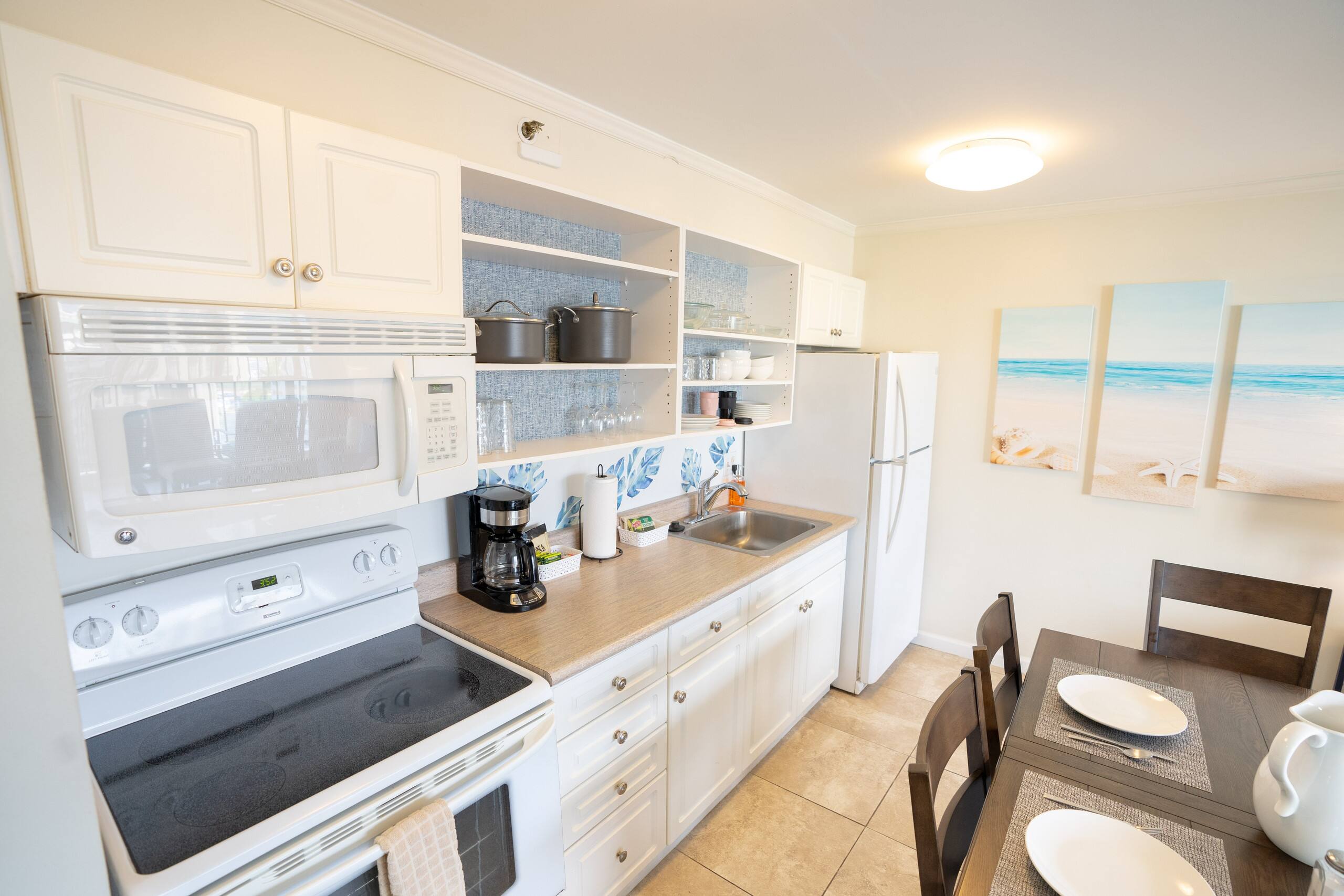 Condo in Honolulu · ★4.38 · 1 bedroom · 3 beds · 1 private bath - Image 26