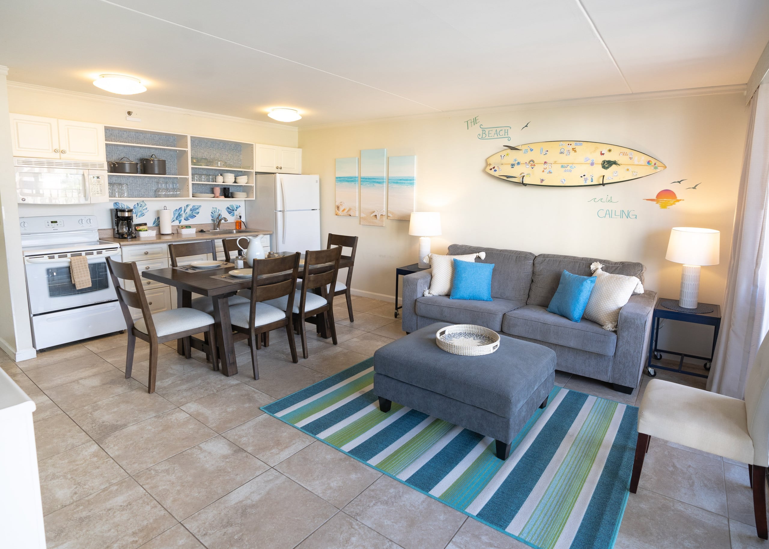 Condo in Honolulu · ★4.38 · 1 bedroom · 3 beds · 1 private bath - Image 2