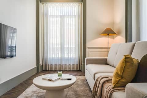 Scandi Luxury Apt | Praça do Comercio | Sleeps 4