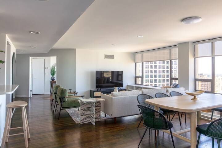 Luxury Designer Penthouse Combo |North| Gold Coast gallery image 4