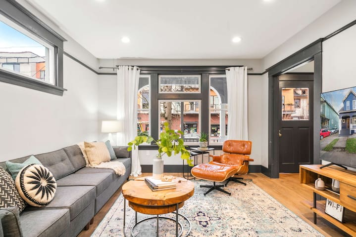 2BR House on Belmont – Parking – Fast Wifi