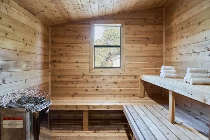 The Willie House by Lux Tiny Resorts gallery image 4