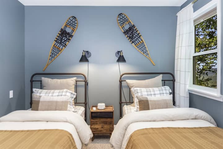 Две единични легла