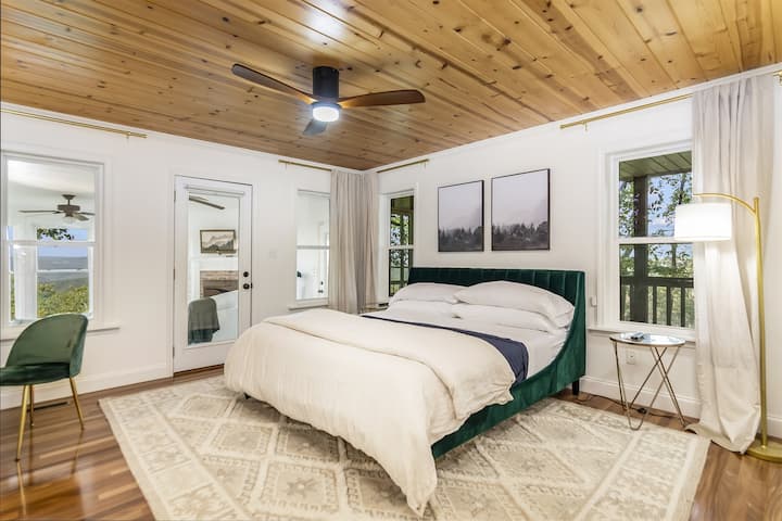 Главна спалня с суперголямо двойно легло