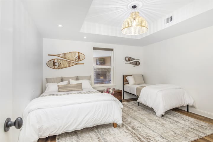 Допълнителна спалня - едно двойно легло и едно единично легло