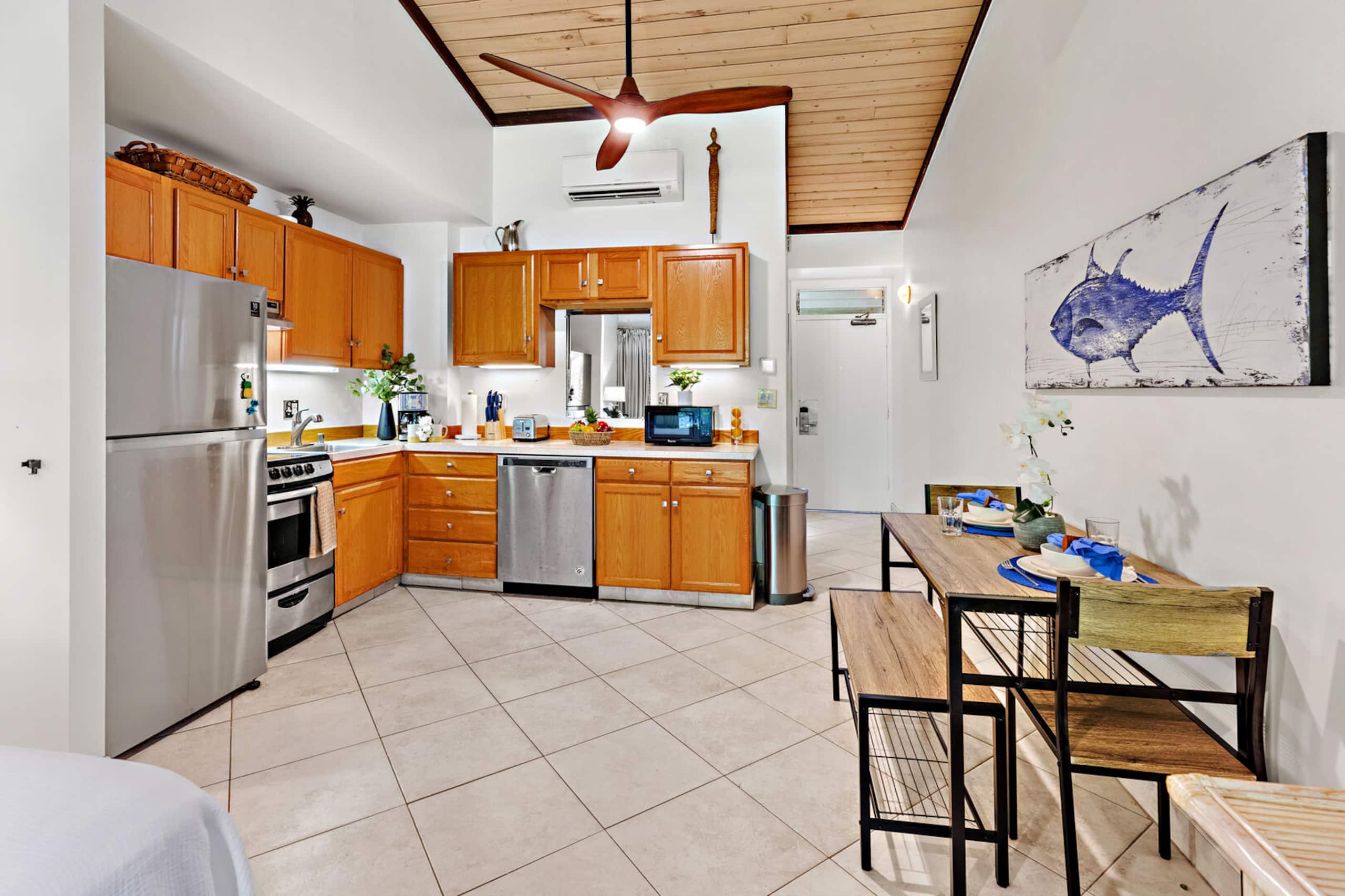 Condo in Lahaina · ★4.9 · Studio · 2 beds · 1 bath - Image 12