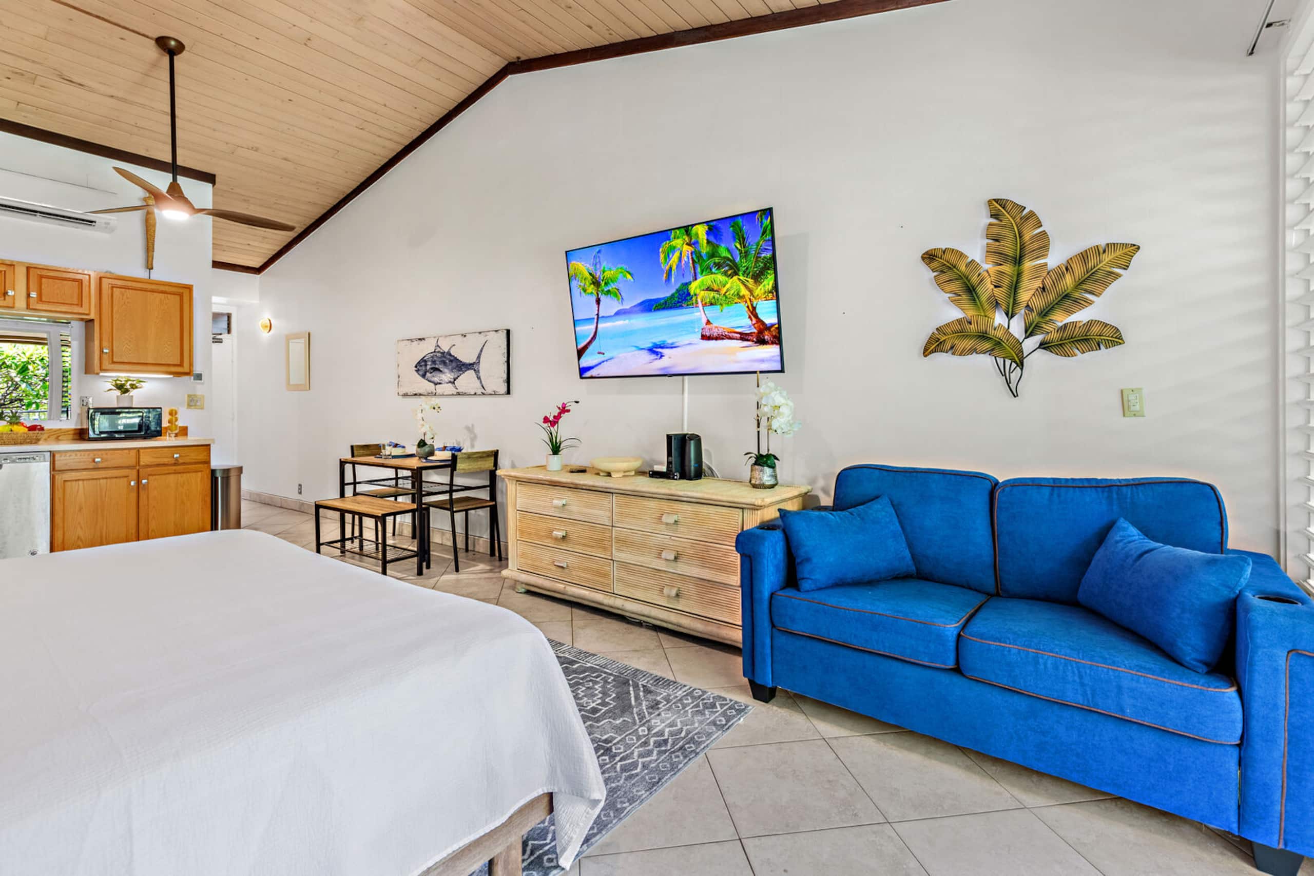 Condo in Lahaina · ★4.9 · Studio · 2 beds · 1 bath - Image 8