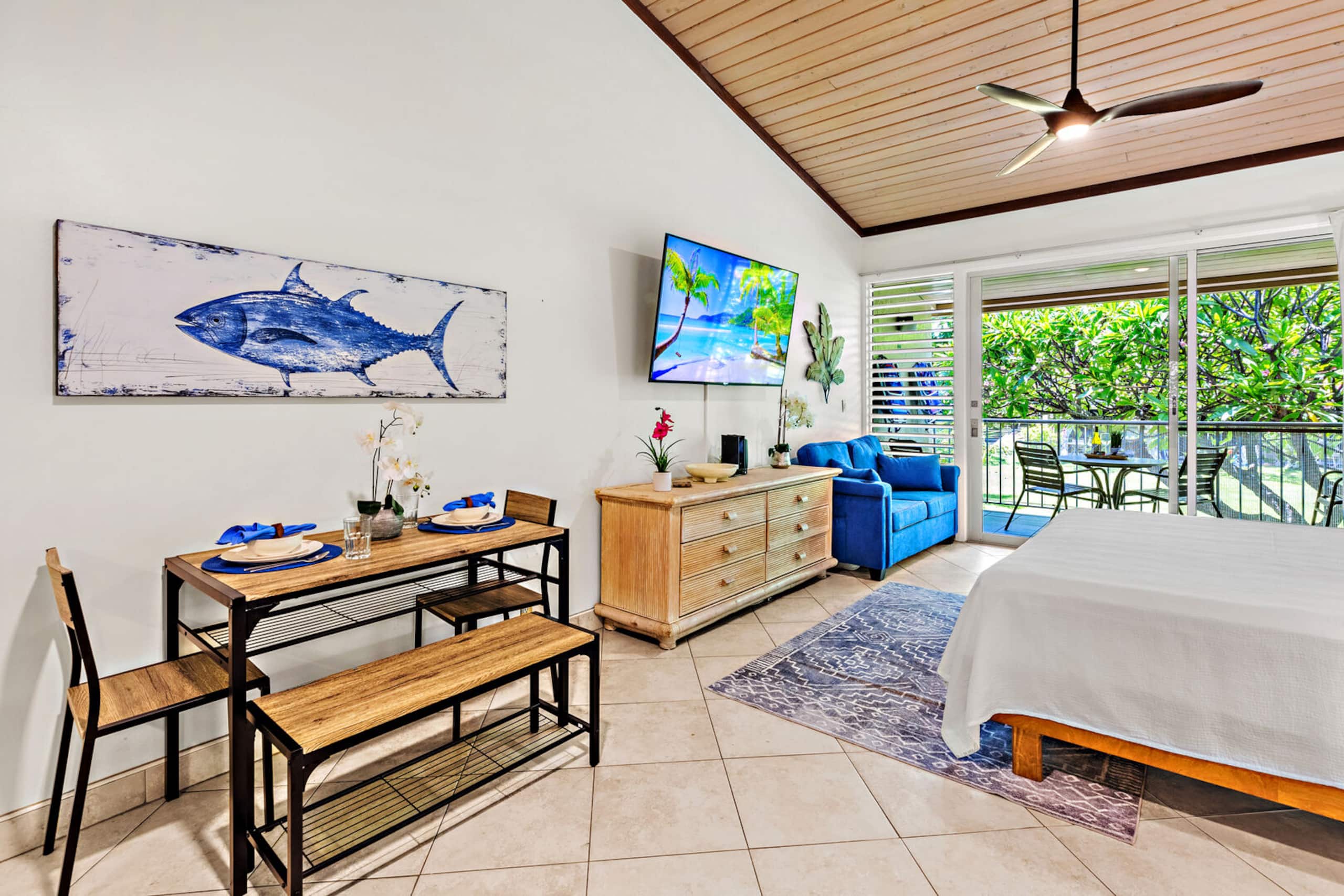 Condo in Lahaina · ★4.9 · Studio · 2 beds · 1 bath - Image 14