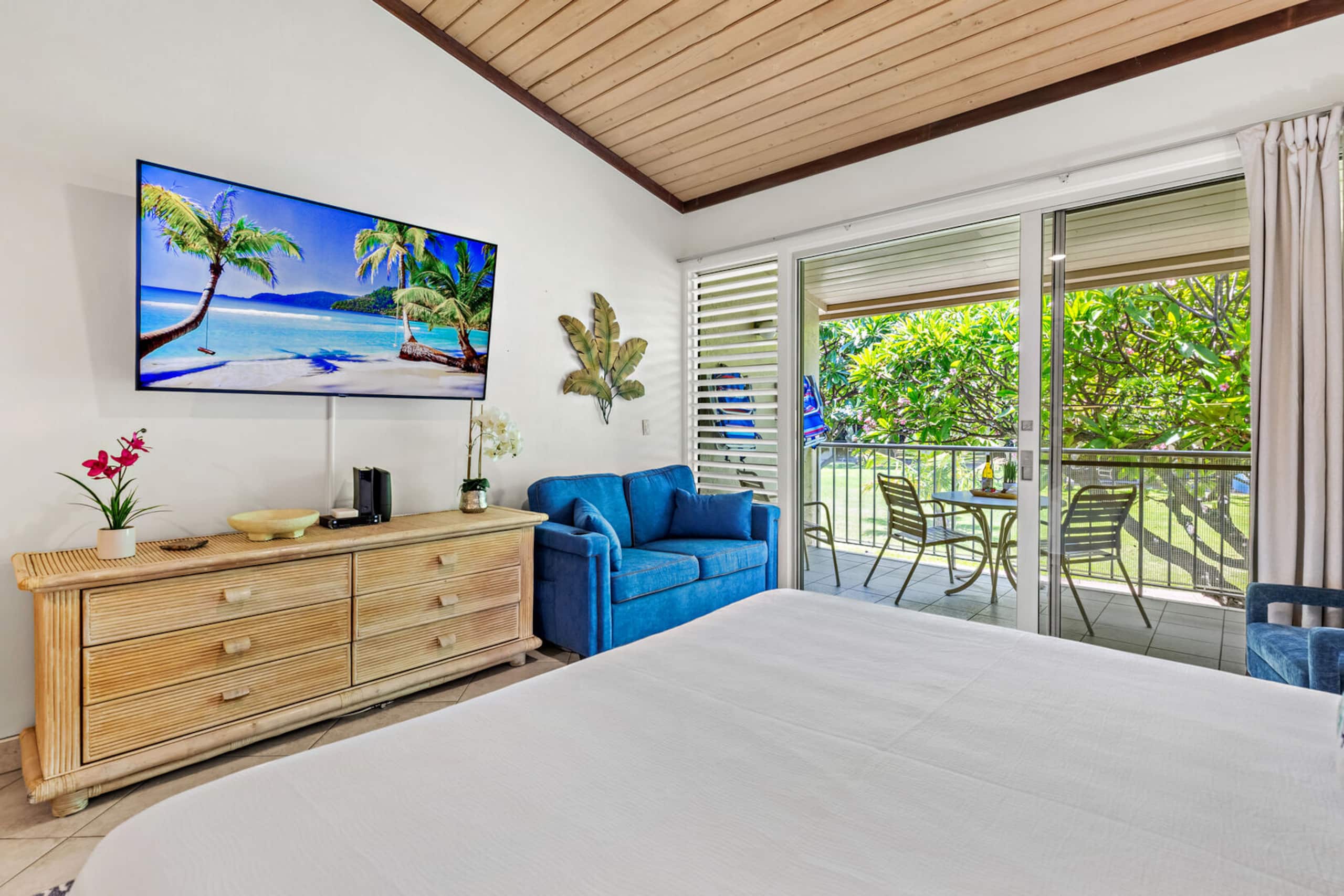 Condo in Lahaina · ★4.9 · Studio · 2 beds · 1 bath - Image 3