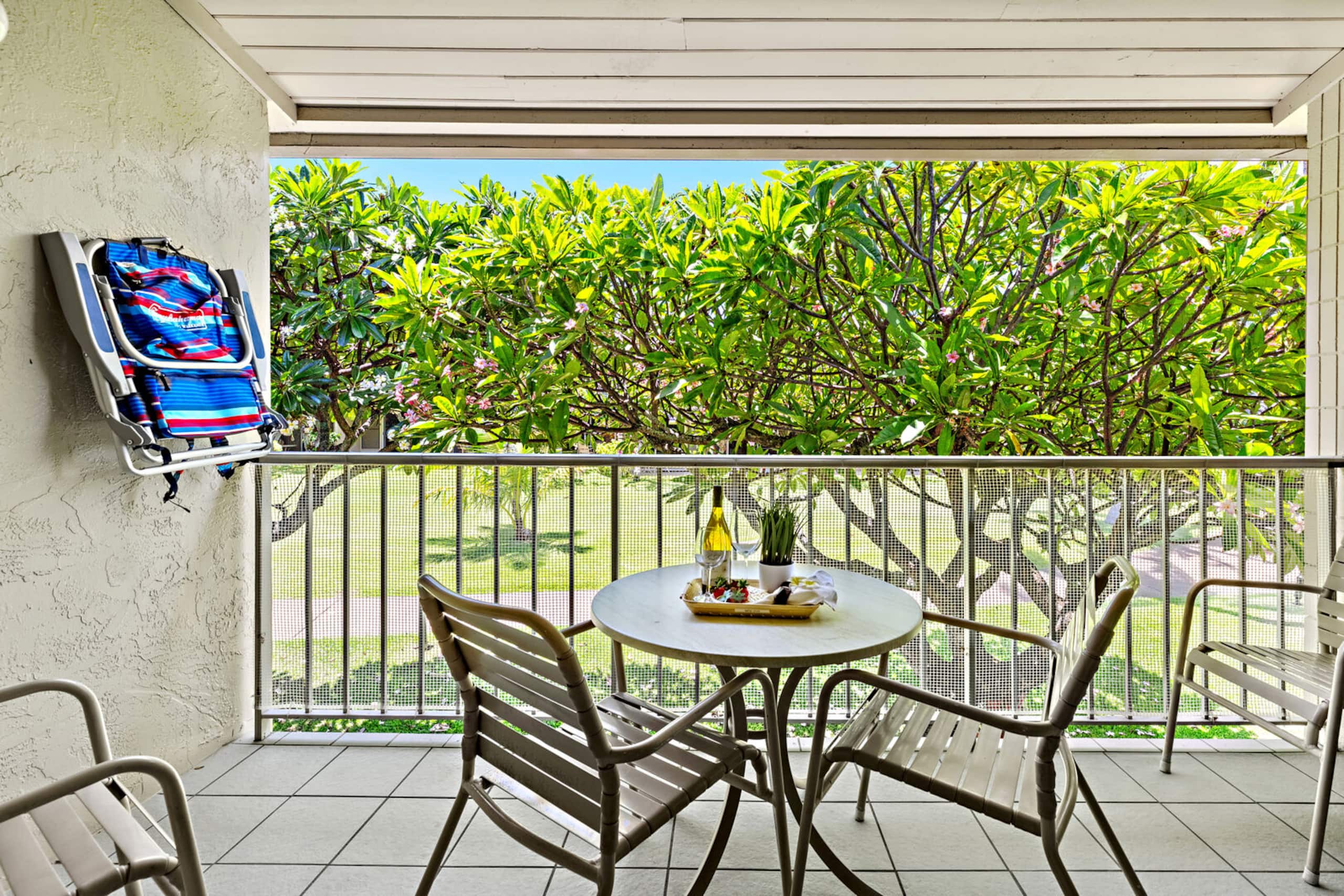Condo in Lahaina · ★4.9 · Studio · 2 beds · 1 bath - Image 4
