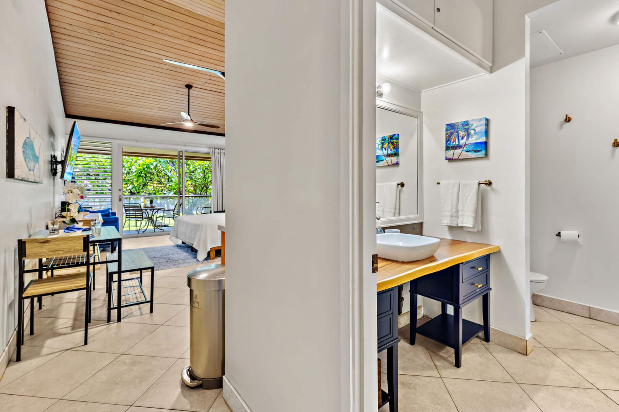 Condo in Lahaina · ★4.9 · Studio · 2 beds · 1 bath - Image 18