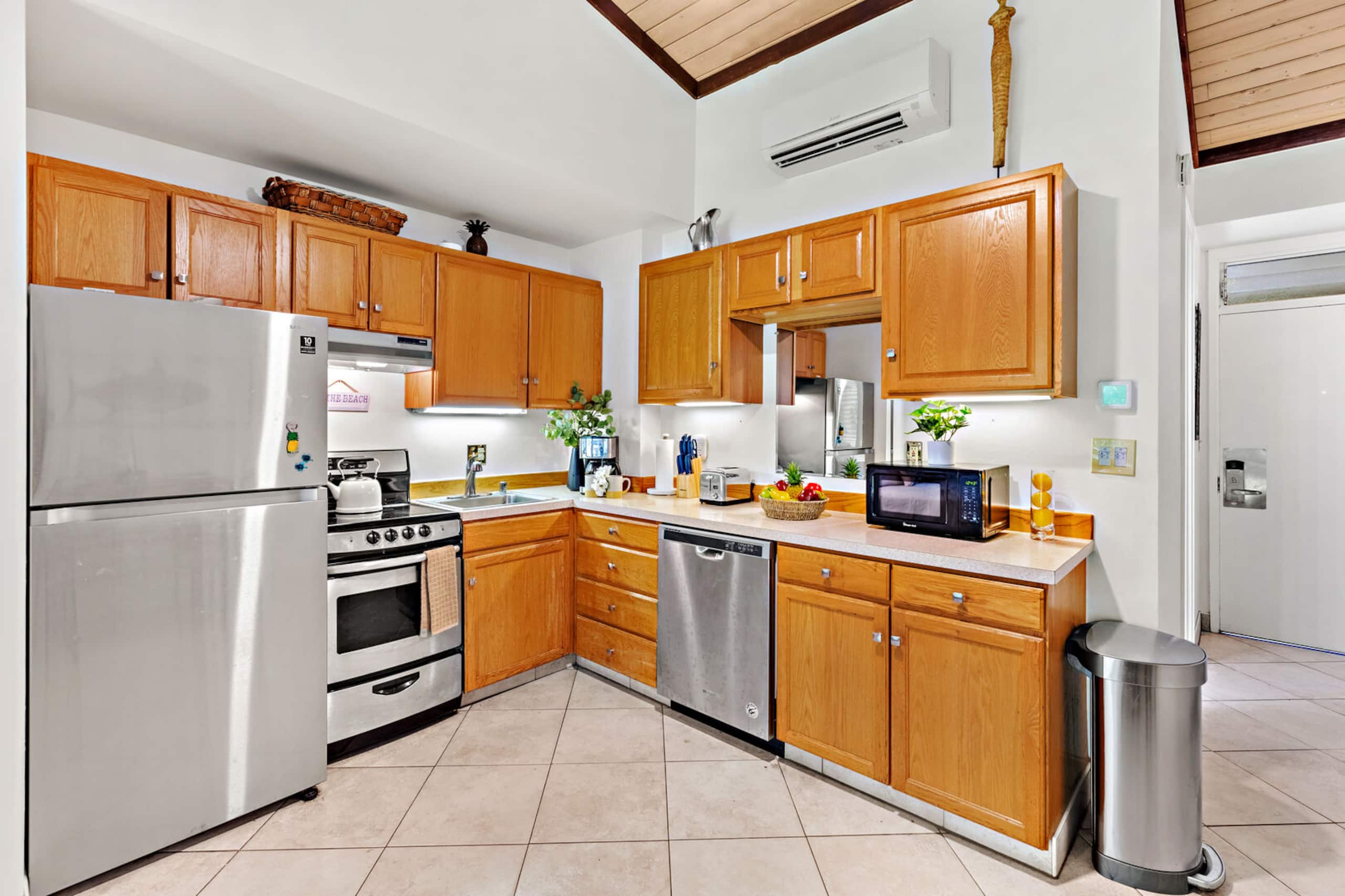Condo in Lahaina · ★4.9 · Studio · 2 beds · 1 bath - Image 17