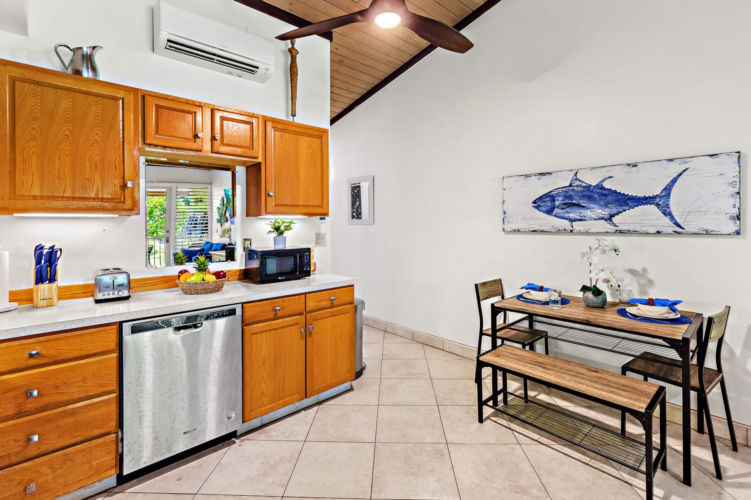 Condo in Lahaina · ★4.9 · Studio · 2 beds · 1 bath - Image 13