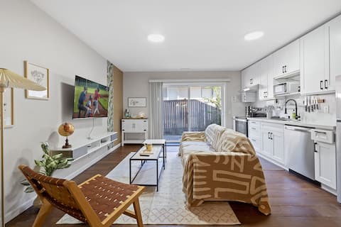 Designer Daylight Basement: Near Edmonds Downtown