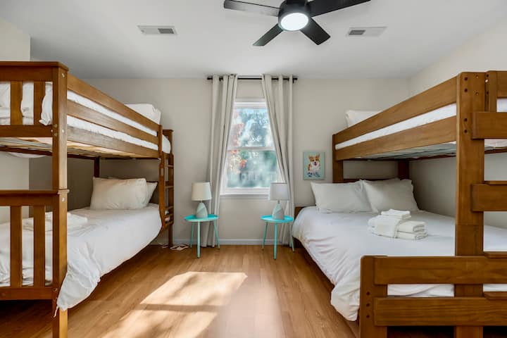 Ghorofa ya juu:  chumba cha kulala cha 4 - kinalala 5: mapacha juu ya mapacha na mapacha XL juu ya vitanda vya kifalme