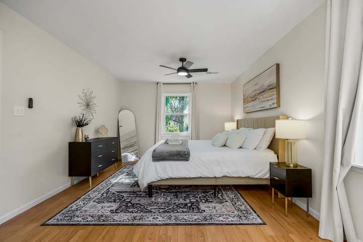 Ghorofa ya juu: chumba cha kulala cha 5 - kitanda aina ya king