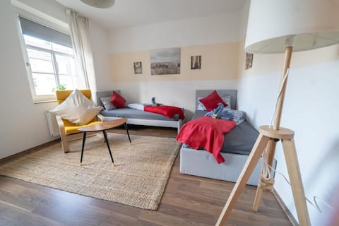 Beliebte Airbnb-Anzeige: FullHouse | Zwickau | L12 | Studio in Zwickau