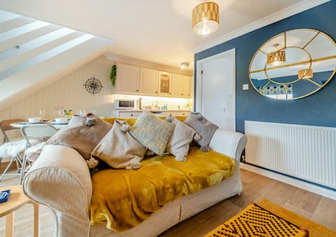6 Coach House