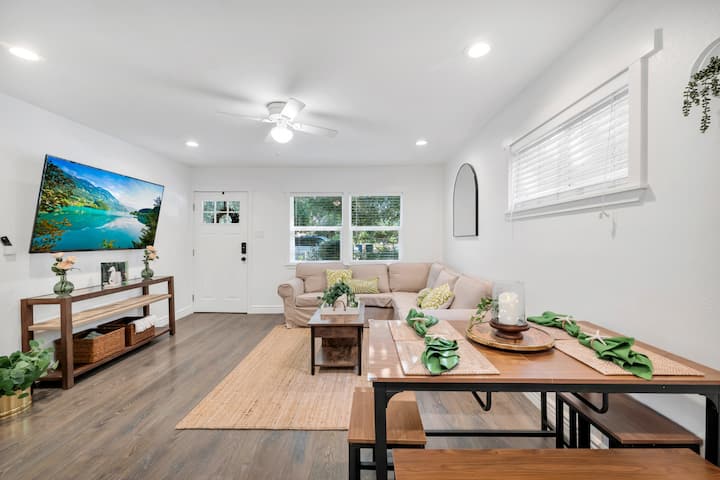 3br Home, Hot Tub, Large Private Yard, Walk To All - Westlake Village, CA