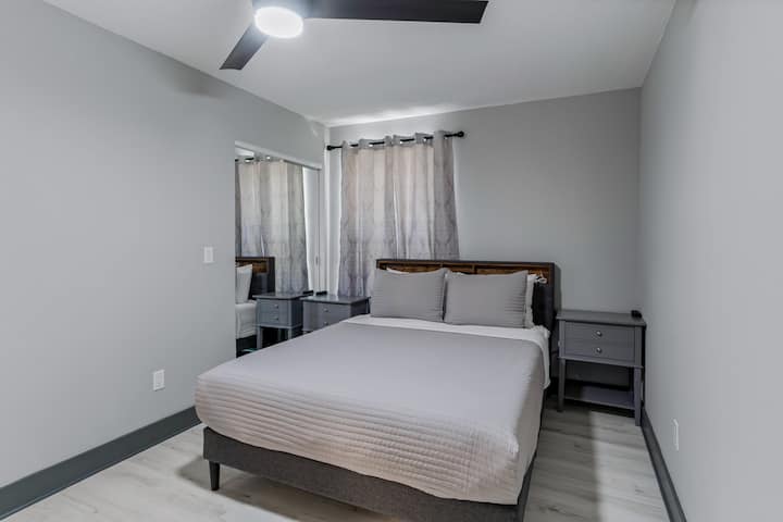 クイーン付きの3つ目のベッドルーム