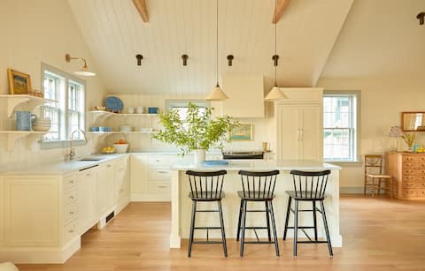 Successful Airbnb property: Chip Chop - 6 bedrooms in Town - Featured in Vogue in Nantucket
