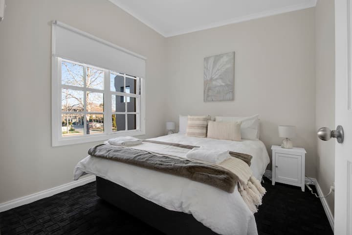 חדר שינה 3 - מיטת קווין סייז + ביר